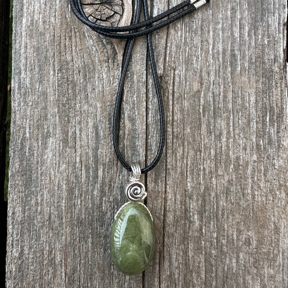 Vesuvianite Necklace for Creativity, Exploring and Manifesting. - Picture 2 of 6